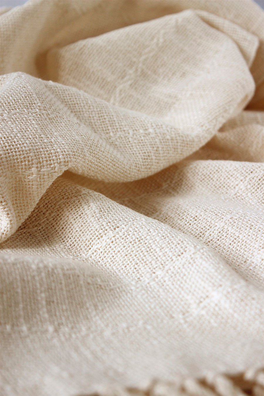 Chal de algodón y lino tejido a mano en telar