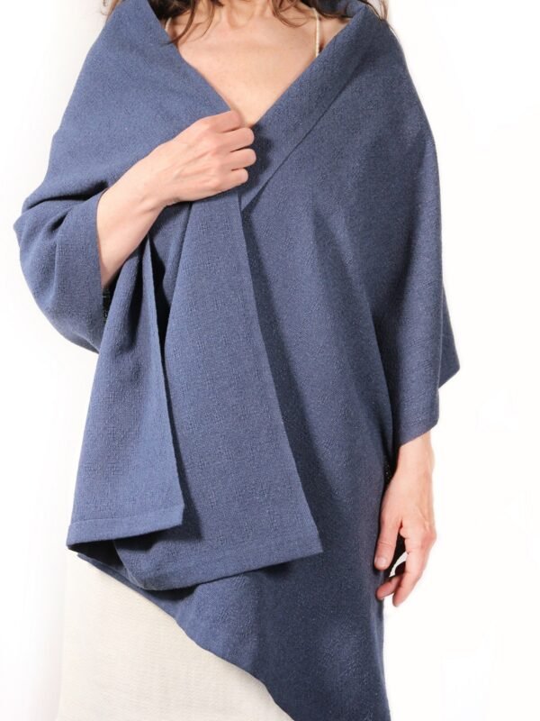 Chal de algodón denim vegano hecho a mano en telar Lujo Silencioso